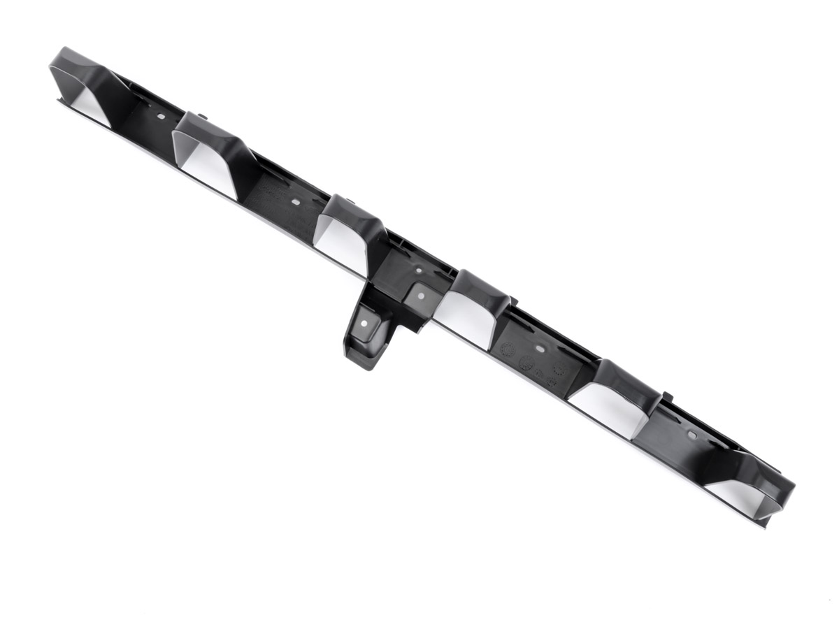 SOPORTE INFERIOR DE PARAGOLPE TRASERO