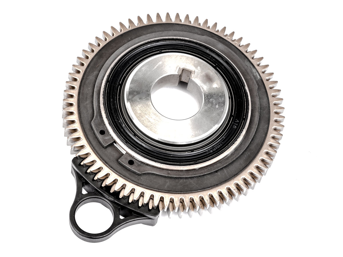 ENGRANAJE DE CIG&Uuml;E&Ntilde;AL CON HERRAMIENTA DE TRABA