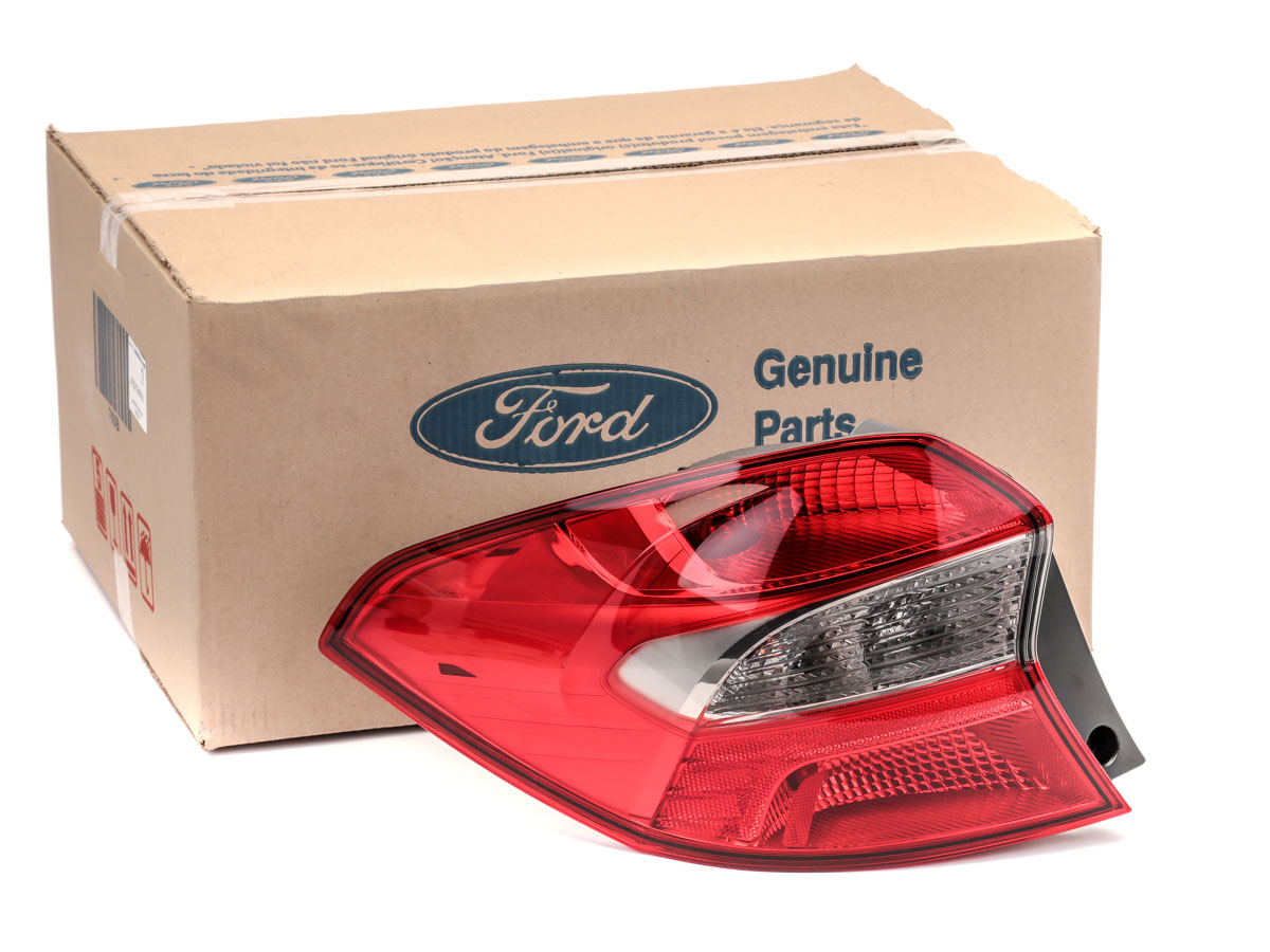 FARO TRASERO COMPLETO LADO IZQUIERDO (FUME)