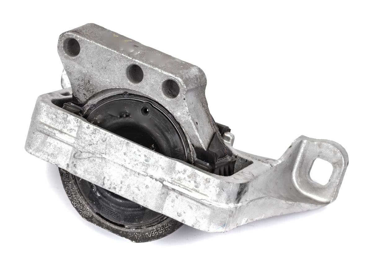 SOPORTE DELANTERO DEL MOTOR LADO DERECHO